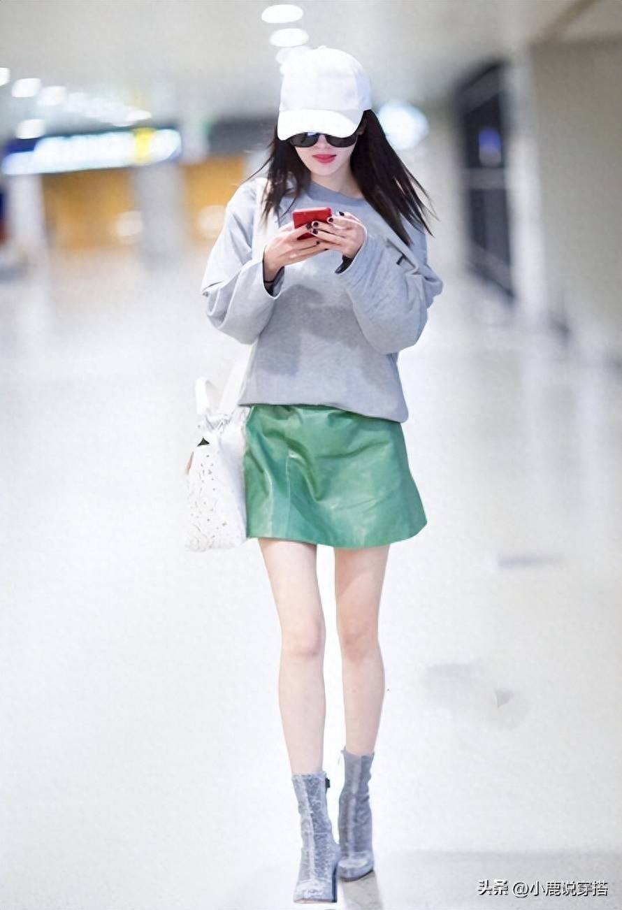 杨幂穿低胸人鱼裙挡不住好身材,36岁宛如少女,美得不像孩子妈_整体