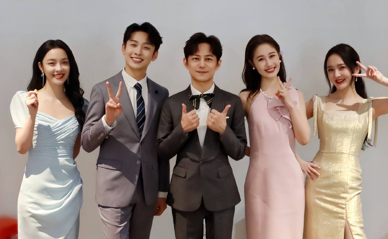 沈梦辰顺风顺水,在四小花中独树一帜,而刘烨,梁田等人不满足自己的