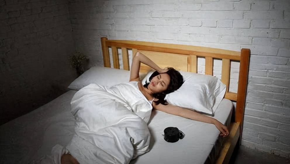 为何不能脚朝西,头朝东?_睡眠_影响_身体