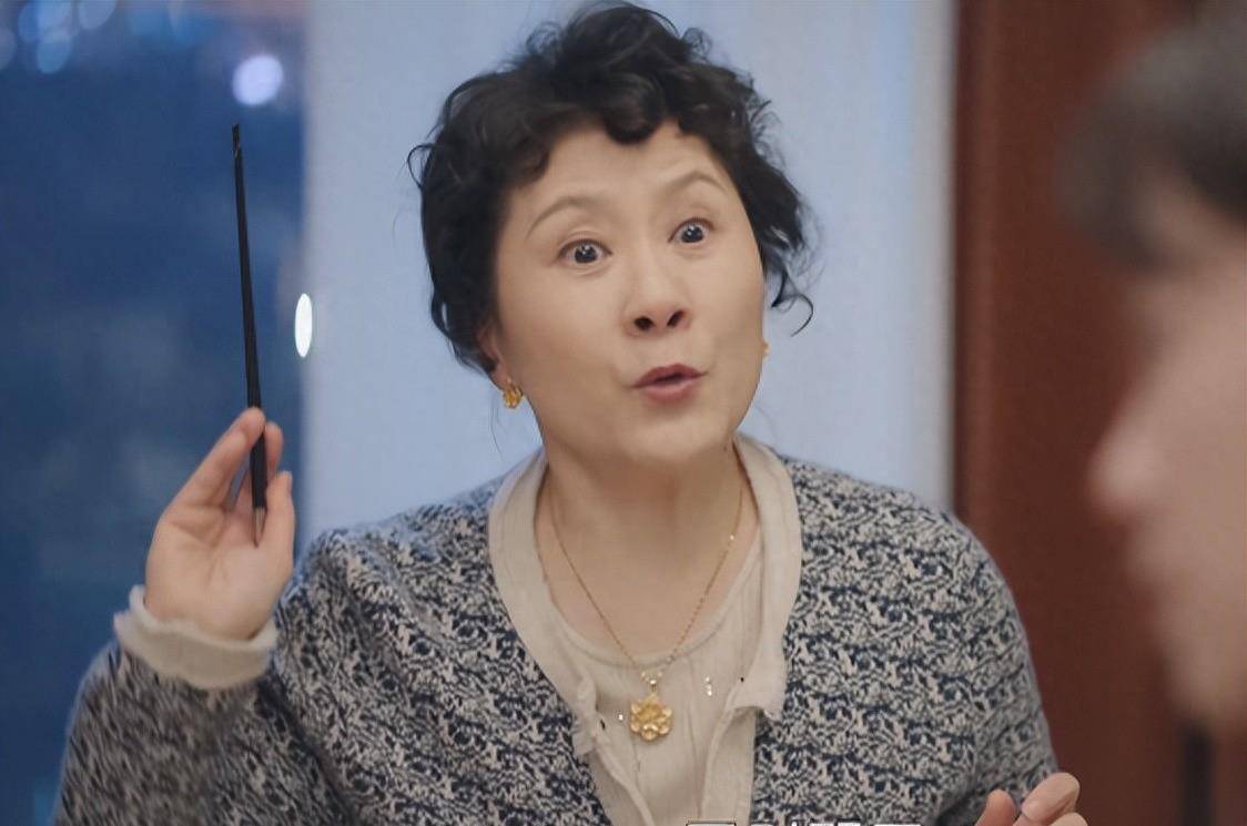 钱漪与其对戏,这老两口性格反差非常鲜明.