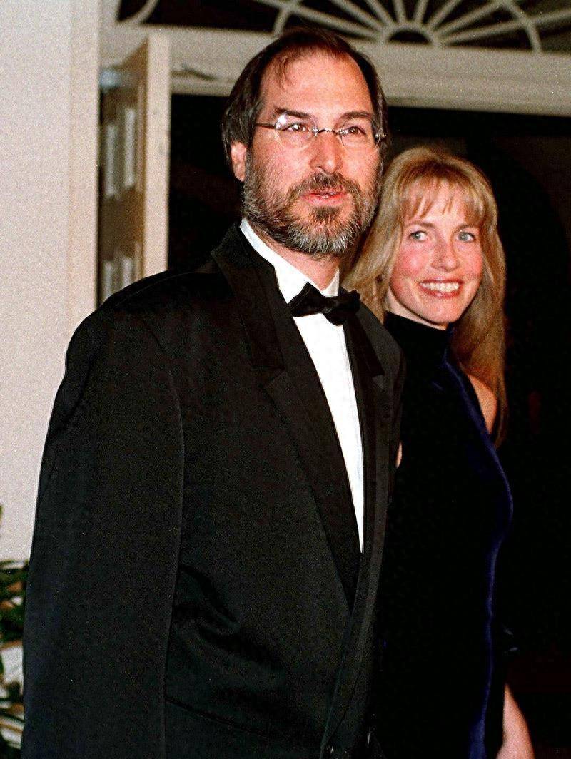 穿低胸泳衣秀身材,爱上小7岁光头妹_劳伦·鲍威尔_连衣裙_裙子