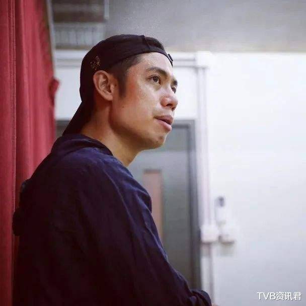 来到日前,陈炳铨又在社交网贴出一张「前无去路的码头」的