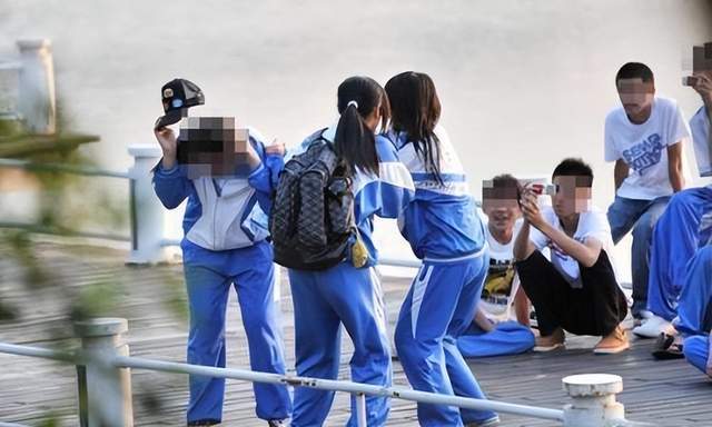 南宁一女生霸凌同学遭联名劝退,母亲却夸女儿是"六边形女战士"_家长