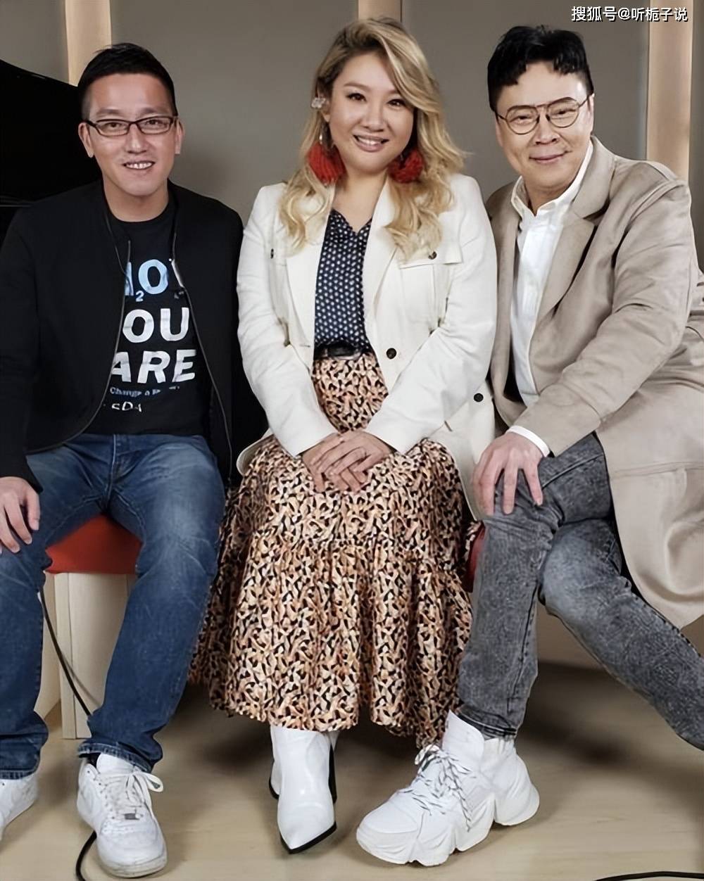 瘦成瓜子脸像换个人,减肥成功后像父亲郑少秋_母亲_身体_身材