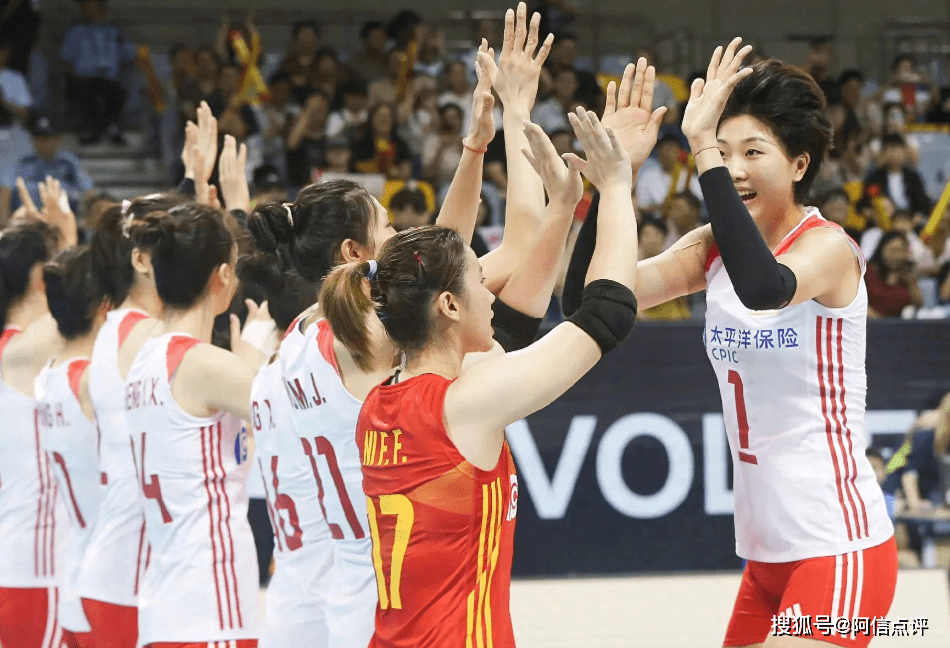 女排蔡斌又甩锅,3人低迷李盈莹带不动,朱婷固执不回郎平也摊牌_比赛