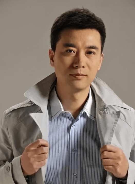 电视笑容最多主持人,低调结婚多年,儿子是他的骄傲_郭志坚_新闻_工作