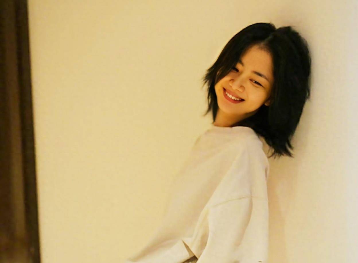 "谭松韵让焦虑的粉丝私信她"登上热搜,她的温暖你感受到了吗?