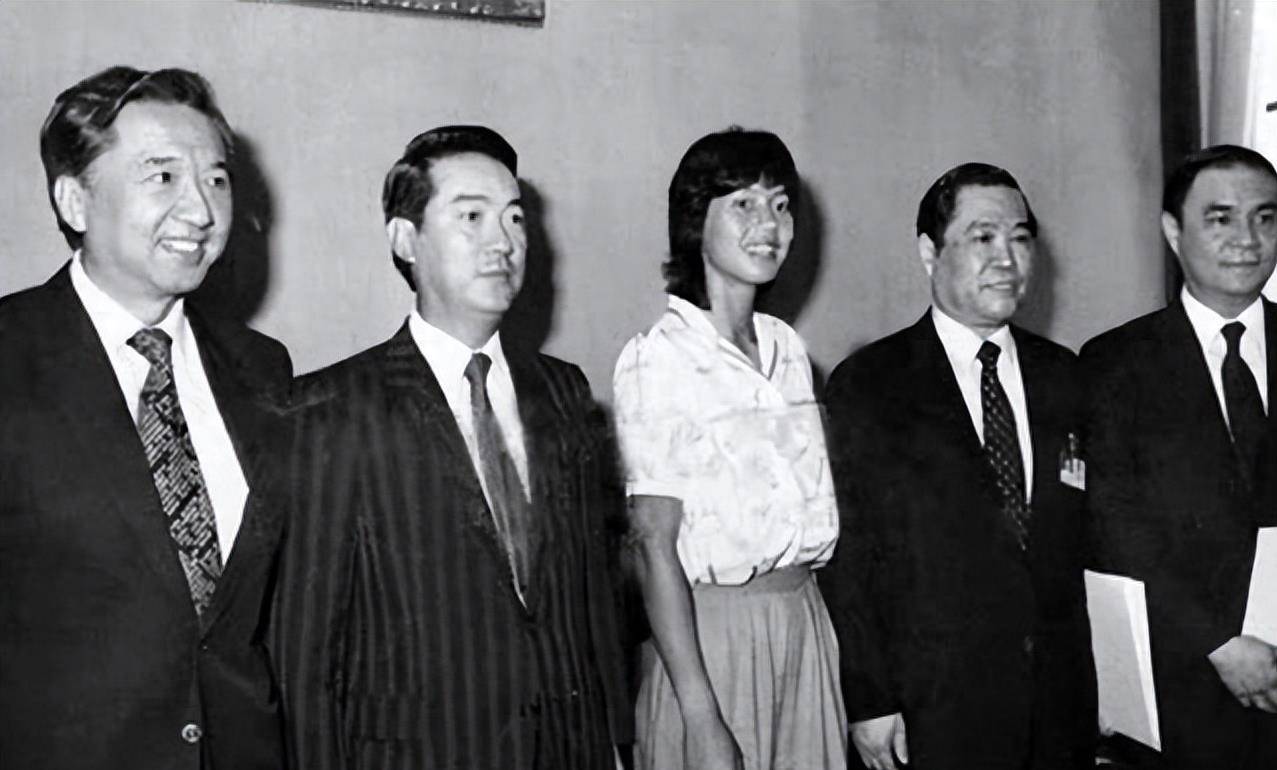 胡娜:前全国网球女单冠军,比赛期间叛逃美国,晚年回国卖画捞金