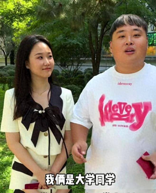 在会场外拍到刘涛,穿西装皱皱巴巴的,腿不仅短还五比五的感觉!