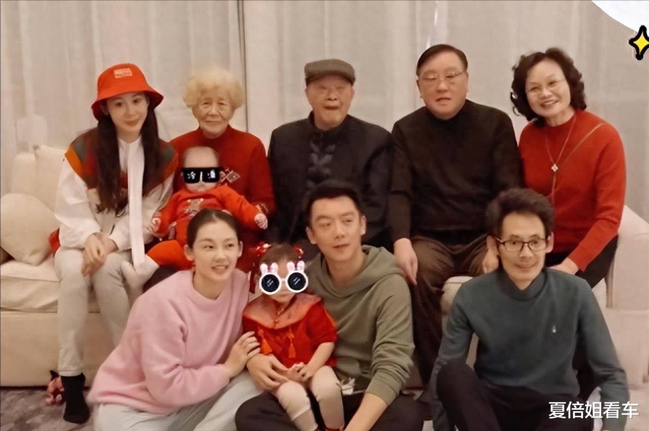 苗苗"扮猪吃老虎",三胎足印曝光,郑恺无奈豪宅拥挤不堪_妻子_孩子