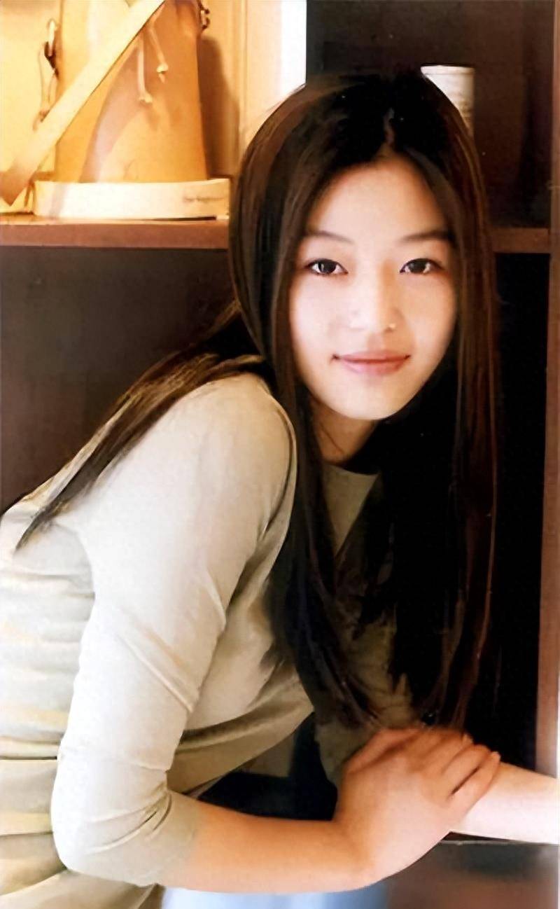 41岁全智贤时装周状态惊艳网友:她似乎永远不老!_电影_活动_性格
