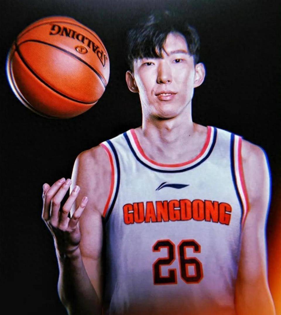 42岁炙热身材令人震撼,后背纹身魅力无限_杜锋_指导_吴迪