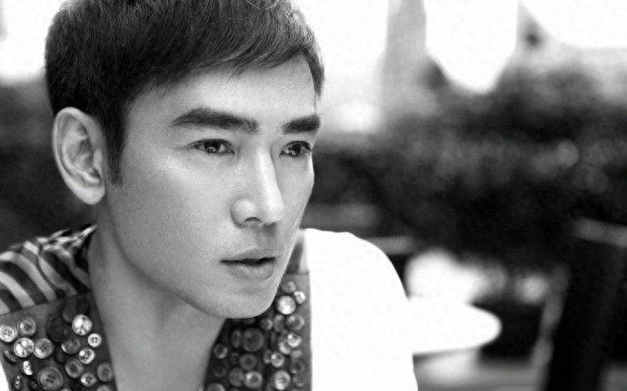 让不少网友们纷纷感慨,表示童年男神焦恩俊的感情之路也太坎坷了吧!