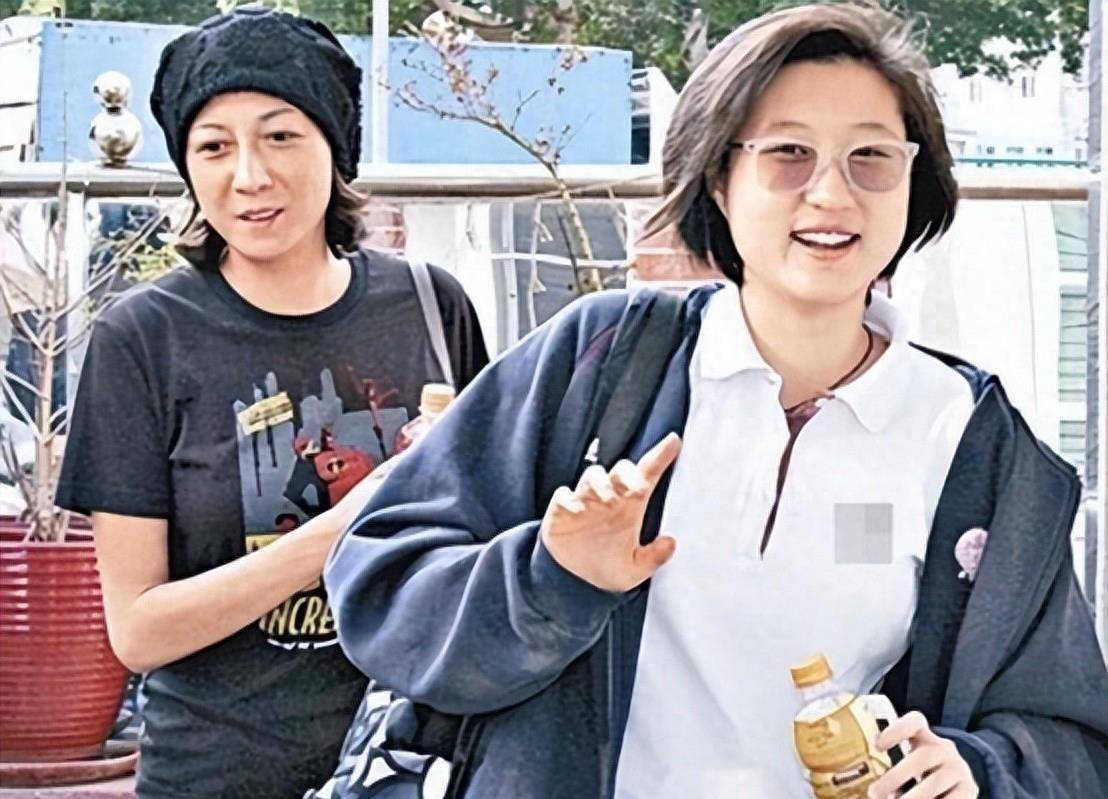 父亲拒认,母亲不爱,现实版"被嫌弃的一生"_吴绮莉_林凤娇_小龙女