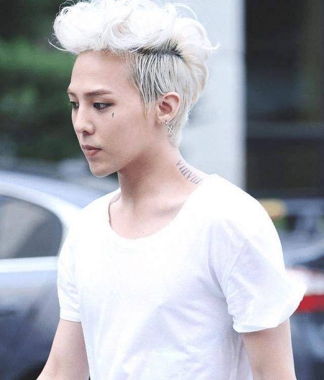 "初代流量"权志龙低调回归,茶π代言照被曝光,女孩们都沸腾了_造型