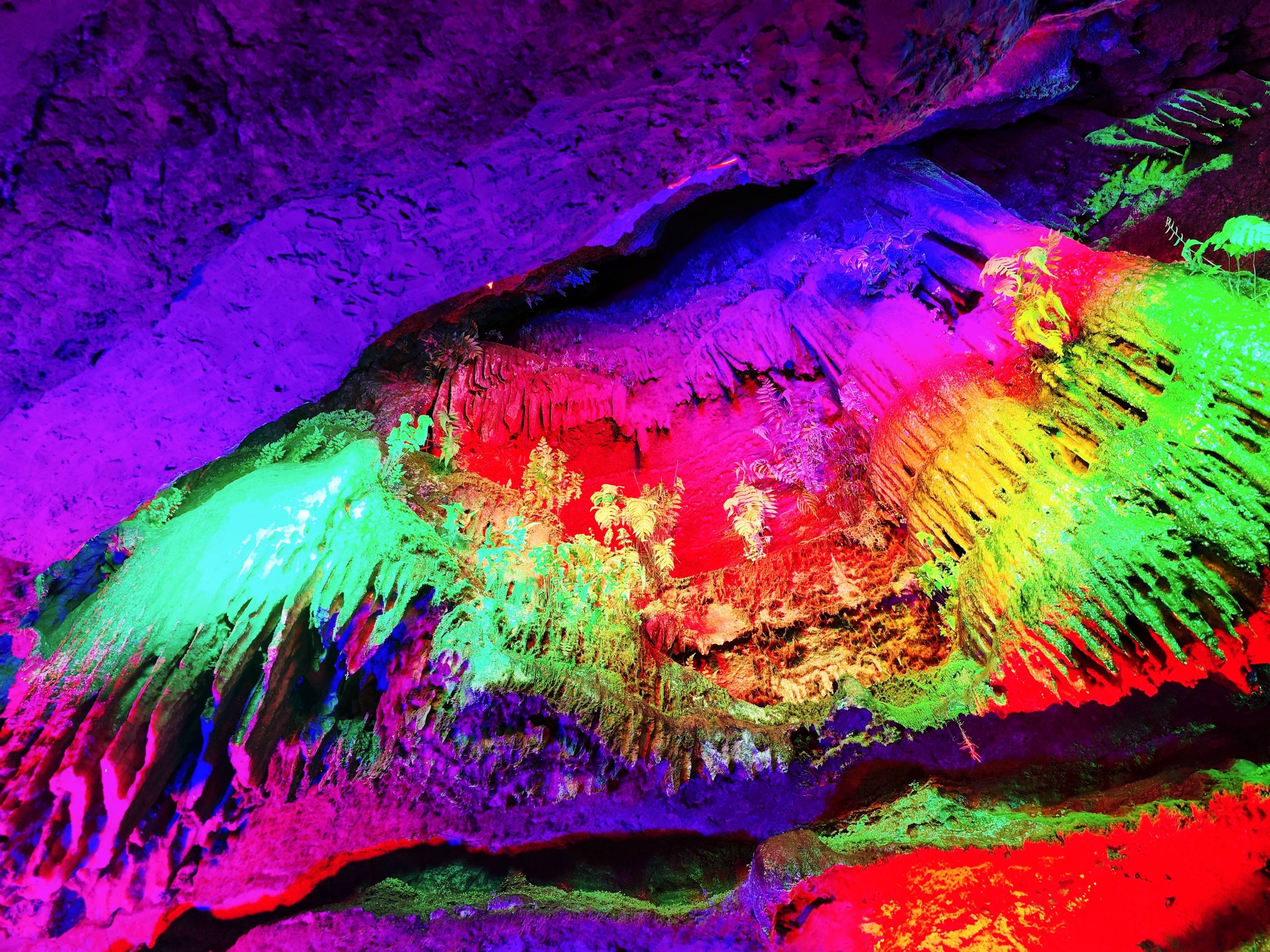 萤火虫洞和地下大峡谷图片