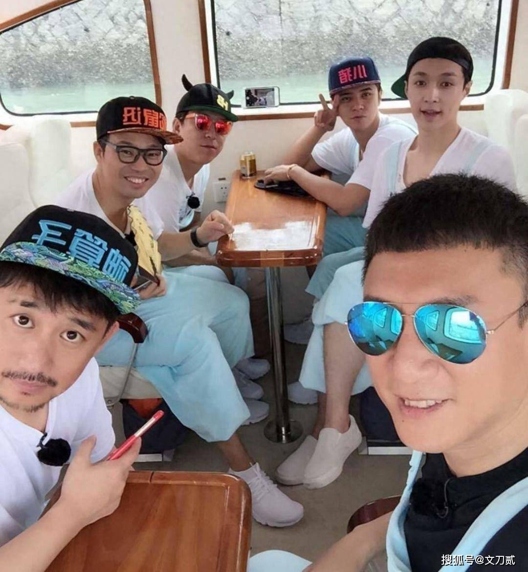 在《向往的生活第一季》节目中,孙红雷还曾特意赶去蘑菇屋见黄磊一面