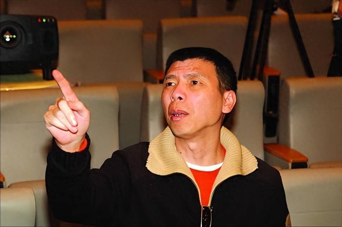 结果黄晓明不知道是怕再砸饭碗还是档期太忙,直接把冯小刚拒绝了,他