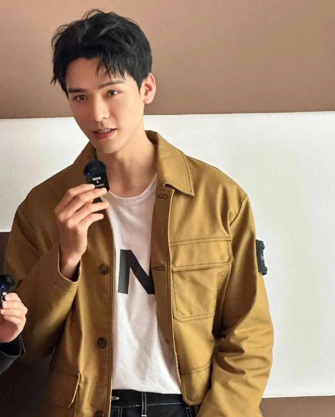 21娱乐瓜:龚俊任嘉伦檀健次赵露思吴磊关晓彤金晨文咏珊田嘉瑞_活动