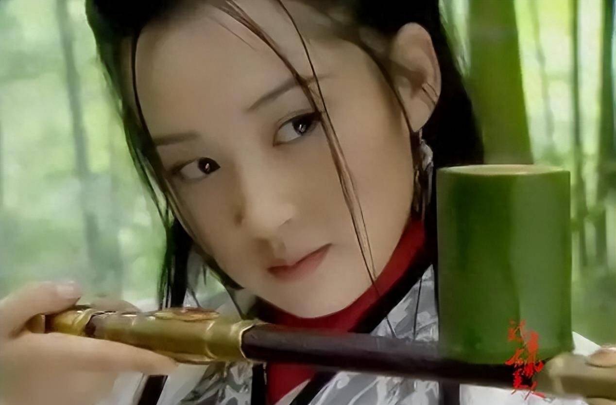 他还在1986年的版本《西游记》中扮演太上老君的男孩.