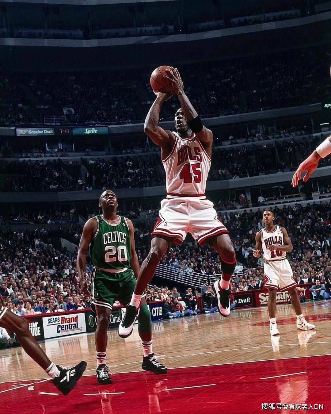 而乔丹的对手是湖人,开拓者,太阳,除了湖人魔术师约翰逊,詹姆斯沃西