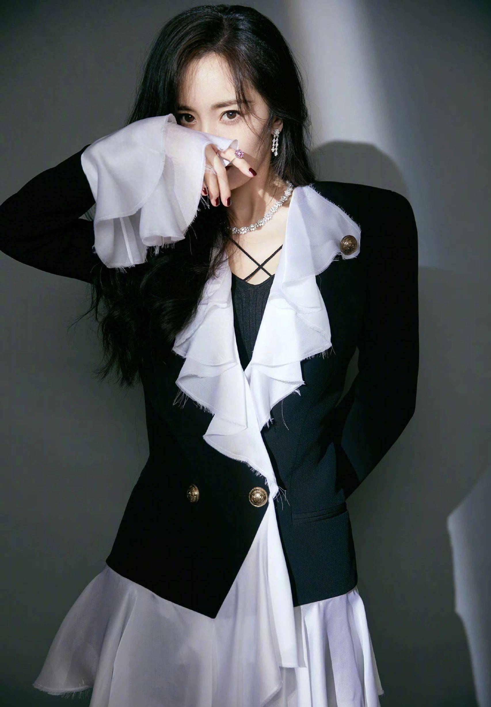 唐嫣-172长美腿写真分享_风格_时尚_连衣裙