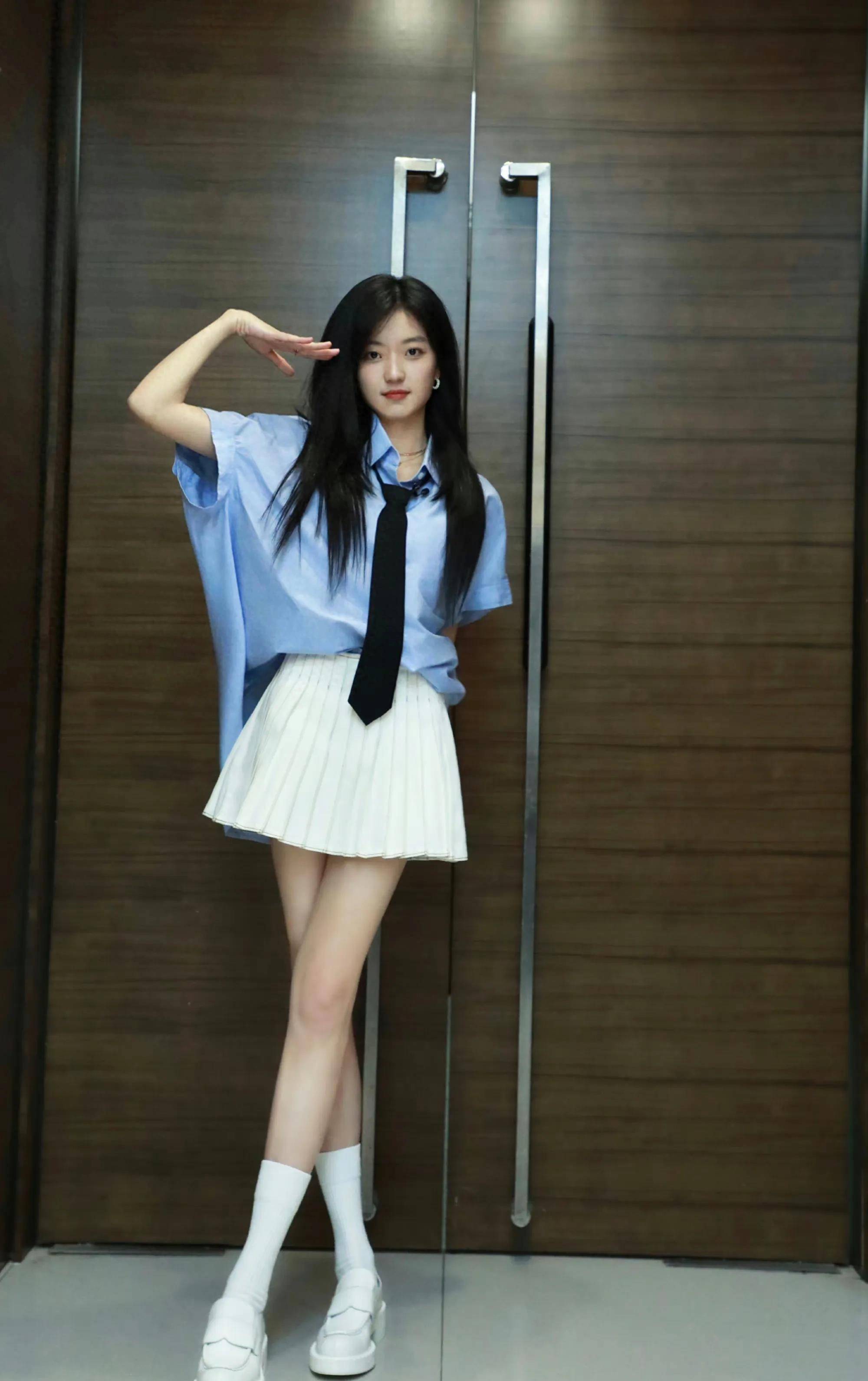 半妆状态的孙千,夏天的长腿猫,天然氧感的美人