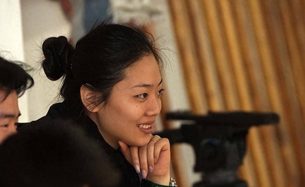 中国首位体操运动员进好莱坞,却被老公吐槽:管钱严,不让买好鞋_杨云