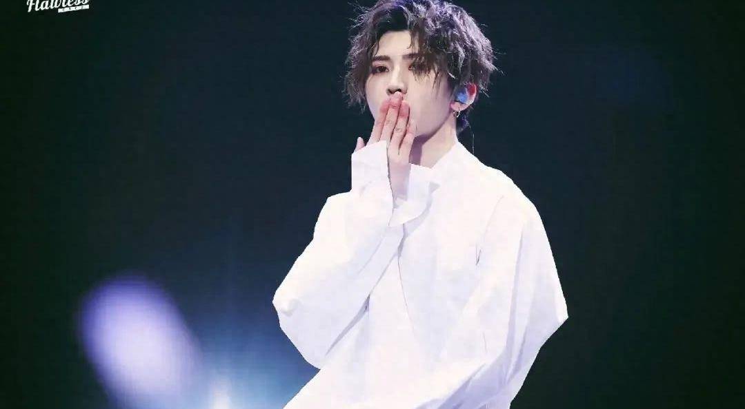 蔡徐坤不回来?周冬雨刘昊然分手?_the_什么_转型