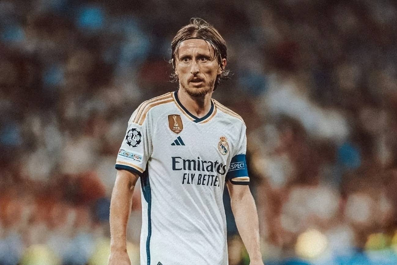 金球奖的获得者,莫德里奇的实力自然无需置疑,对皇马的忠诚和感情也在