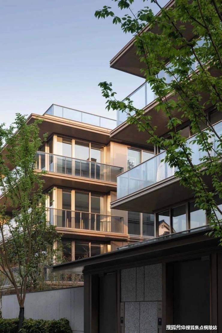 德清城南现房叠墅【绿城晓月澄庐】营销中心售楼处电话-地址-在售房源