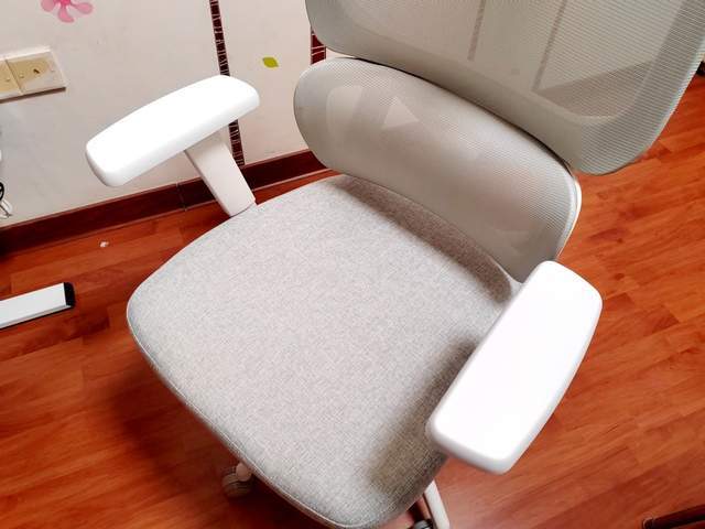 跟风入手联想小新人体工学椅,办公、小憩睡眠,都能轻松实现