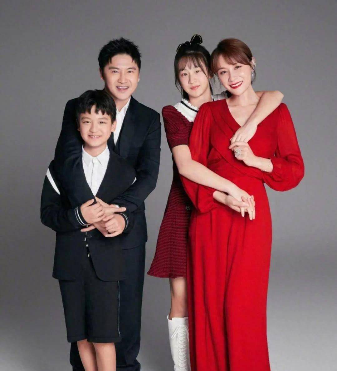 田亮这媳妇娶的太失败,穿红裙像后母,爆亲女儿是心机女,真可怕_衣服