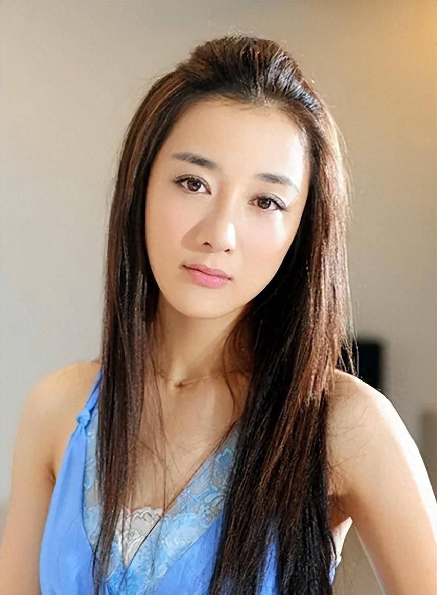 李依晓:曾是古装第一美人,被狗咬毁容后,40岁靠演坏女人翻身_叶璇养