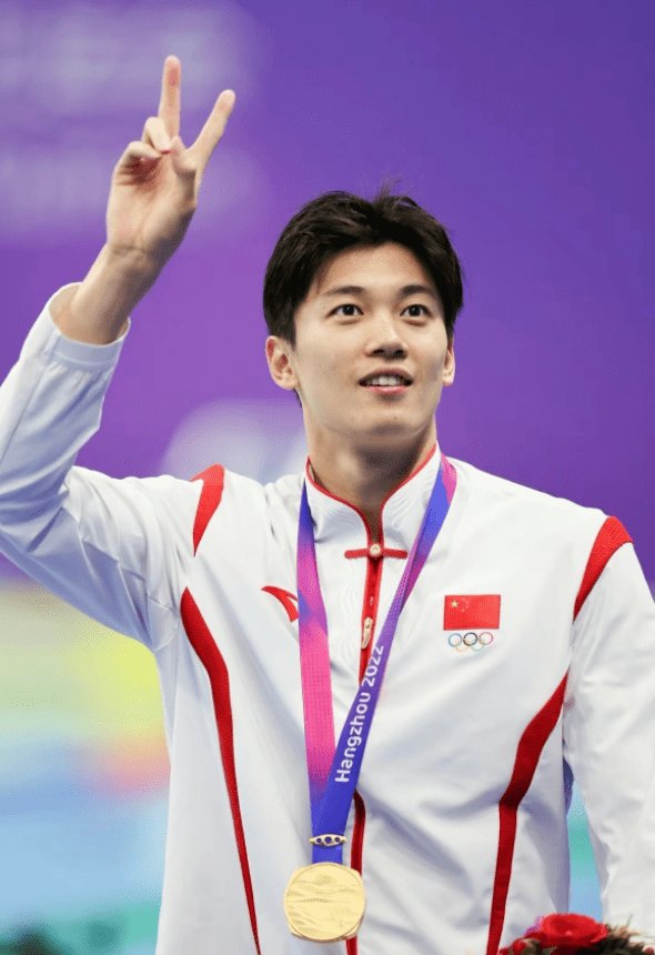 中国游泳男模队,每一个都有逆天的颜值,身高,八块腹肌,真正的又帅又能