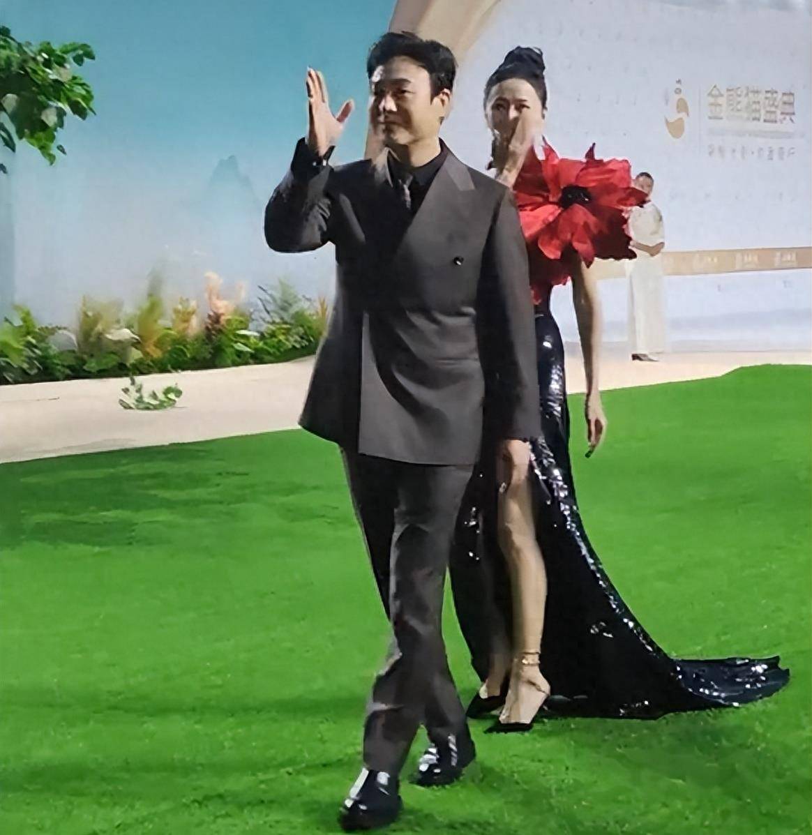 金熊猫奖在成都举行,获奖者都是实力派,张艺谋担任评委会领导_倪虹洁