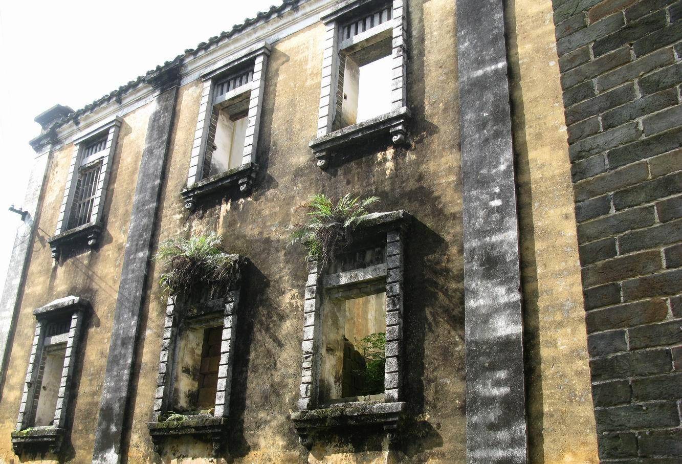 他是富于传奇的一生,获孙中山授衔嘉奖,并授一柄指挥佩剑_李石愚