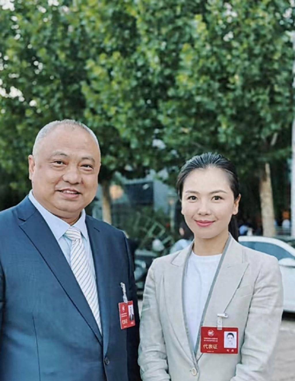 演员在北京开会,赵丽颖可爱,刘涛大佬,朱迅老了认不出_明星_穿着_头发