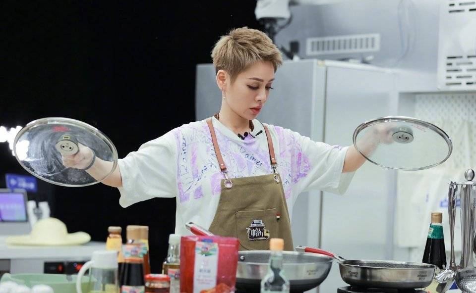 《中餐厅》宁静透露参加节目的原因,因为之前不好看,所以她来了_安娜