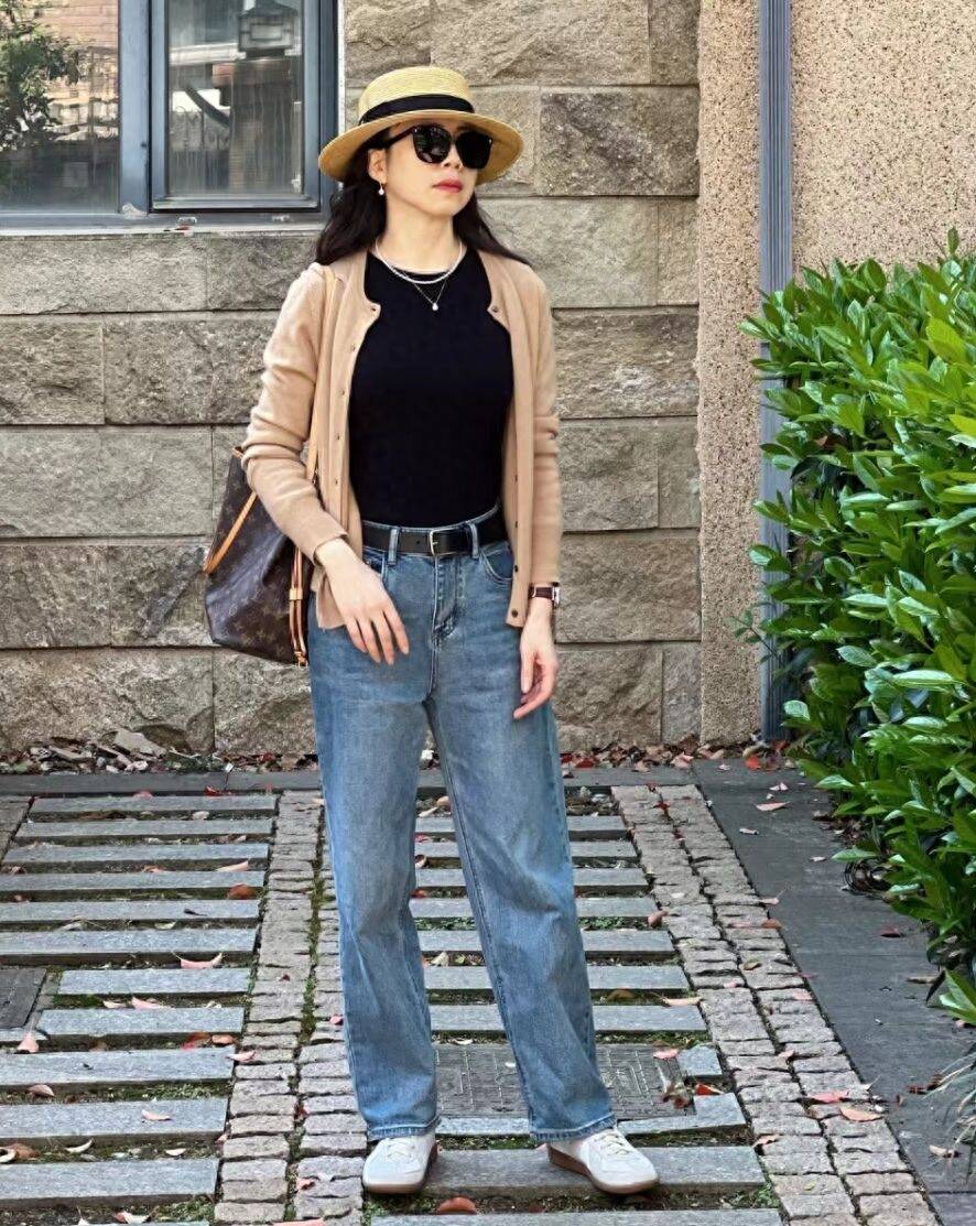 35岁以上的女人,初秋建议多尝试这几种穿衣风格,简约大气又优雅_女性