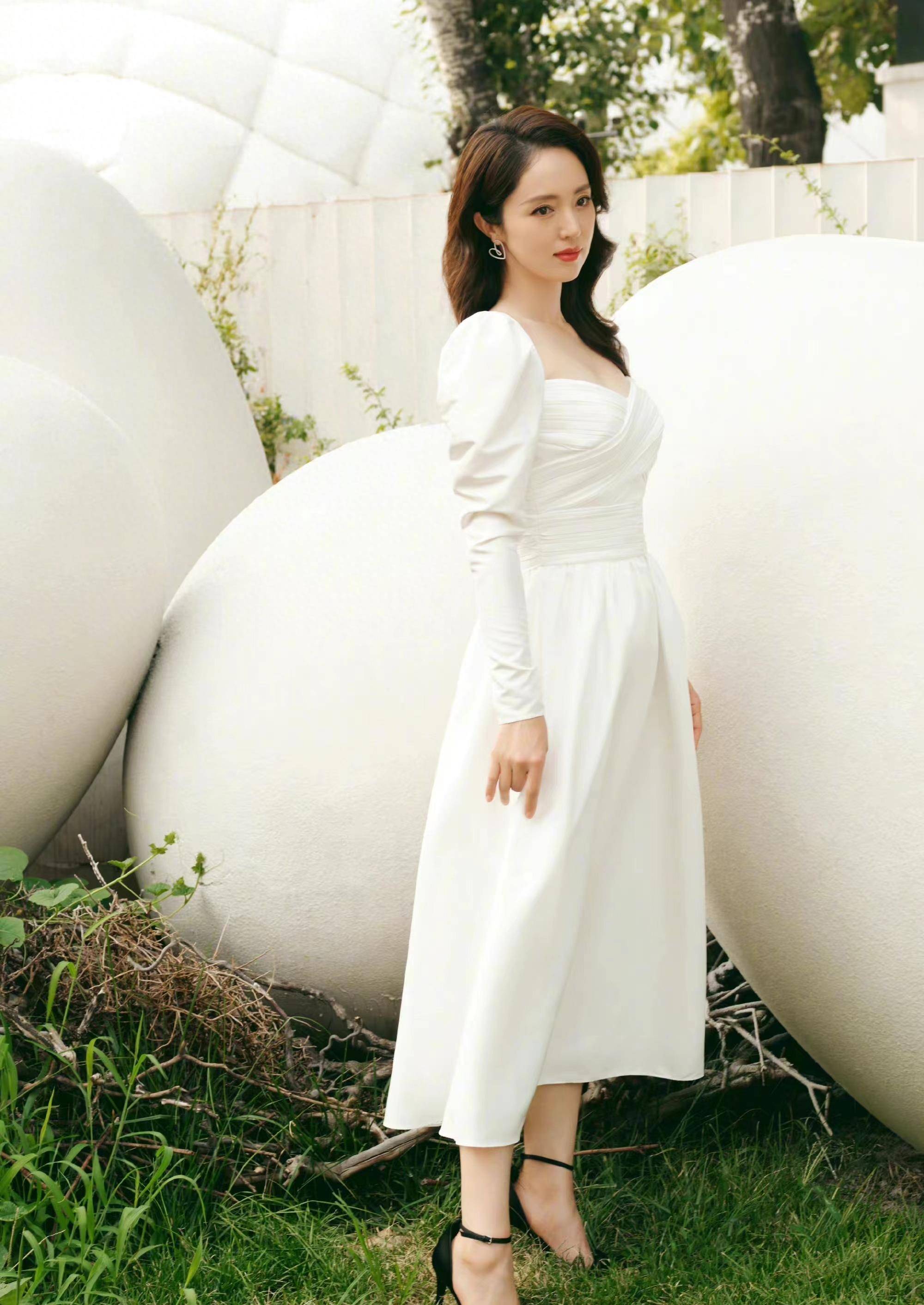 她是内娱最体面前妻,复出赢得尊重,优雅气质依然惊艳_董璇_白色_知性