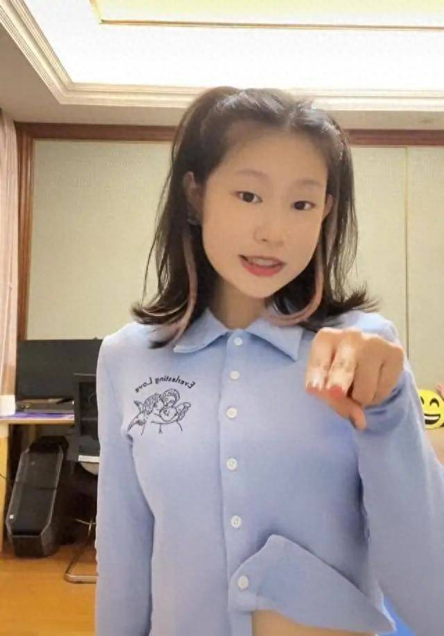 小沈阳女儿近照曝光,镜头面前大秀舞姿,却因头发引发争议_阳洋_网友