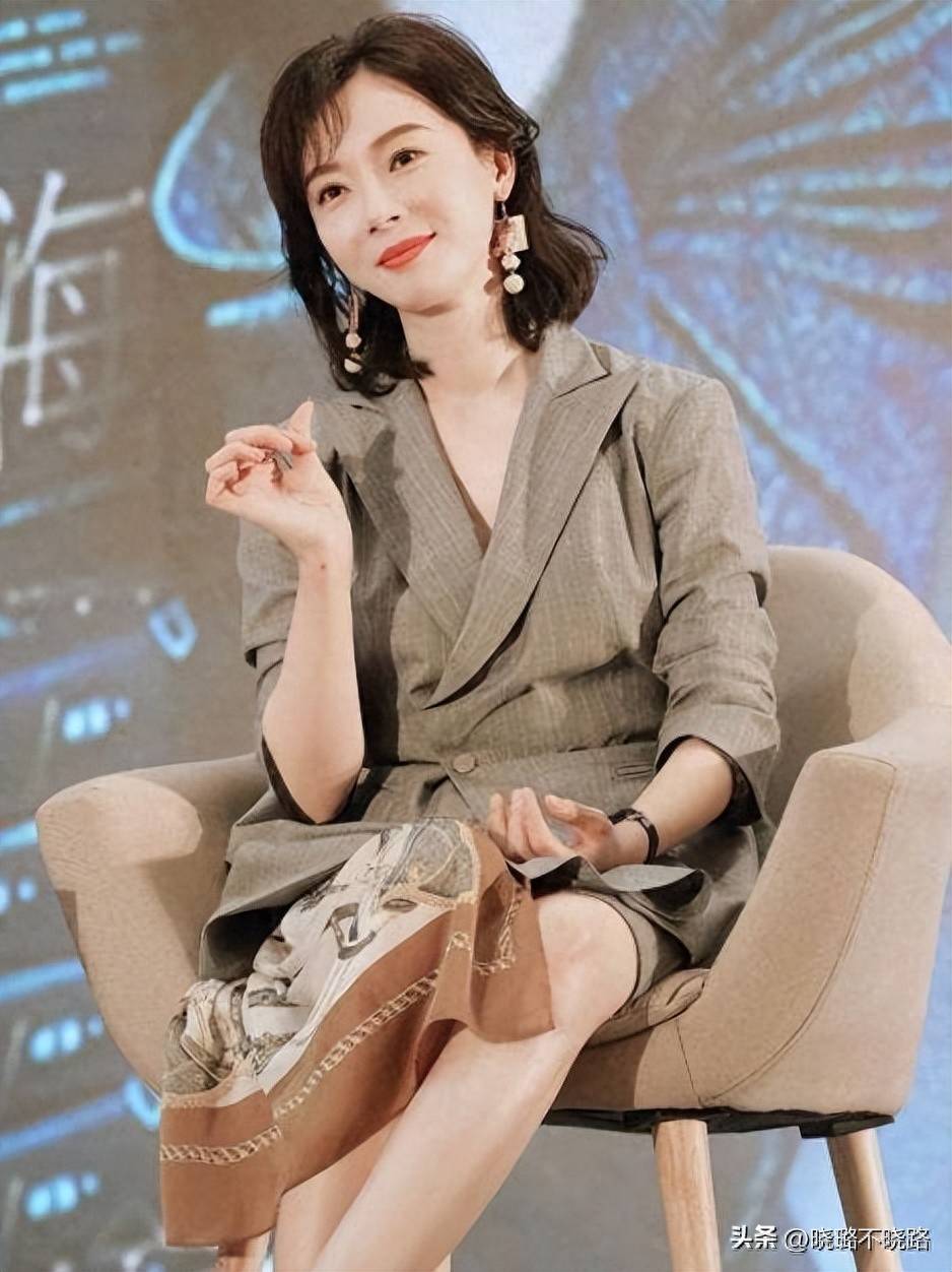 学陈数这样穿,更优雅_显得_色彩_女性