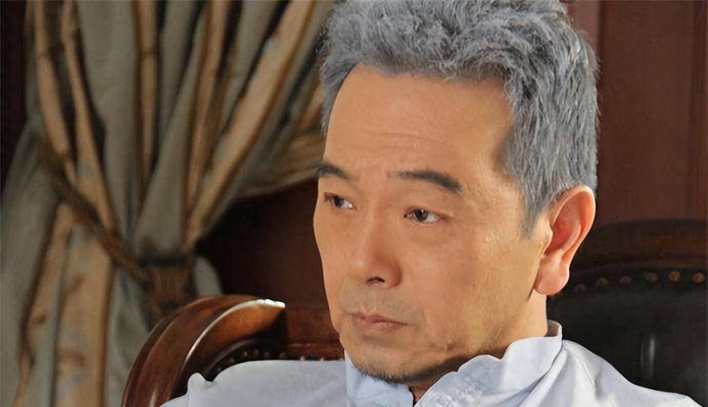 张晨光近况,他曾经出镜时被说哭过,私底下他却是个极其节俭的人_明星