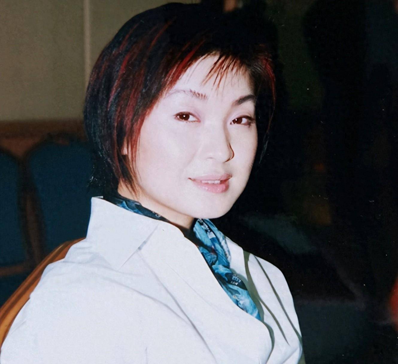 出轨整容医生,转移丈夫12亿财产,《常回家看看》的陈红有多狠_李军