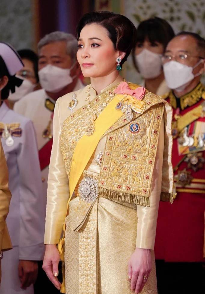 泰国国王70岁大寿登王座发言 皇室成员聚集庆生_拉隆_公主_王室