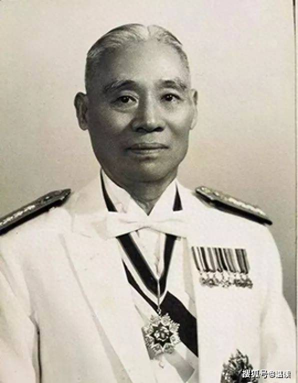 淮海战役,蒋介石送出两把中正剑,岂知两将领皆为卧底老共产党员 - 清幽闲适