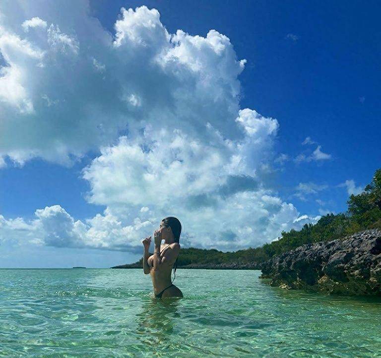 凯莉詹娜_照片_黑色