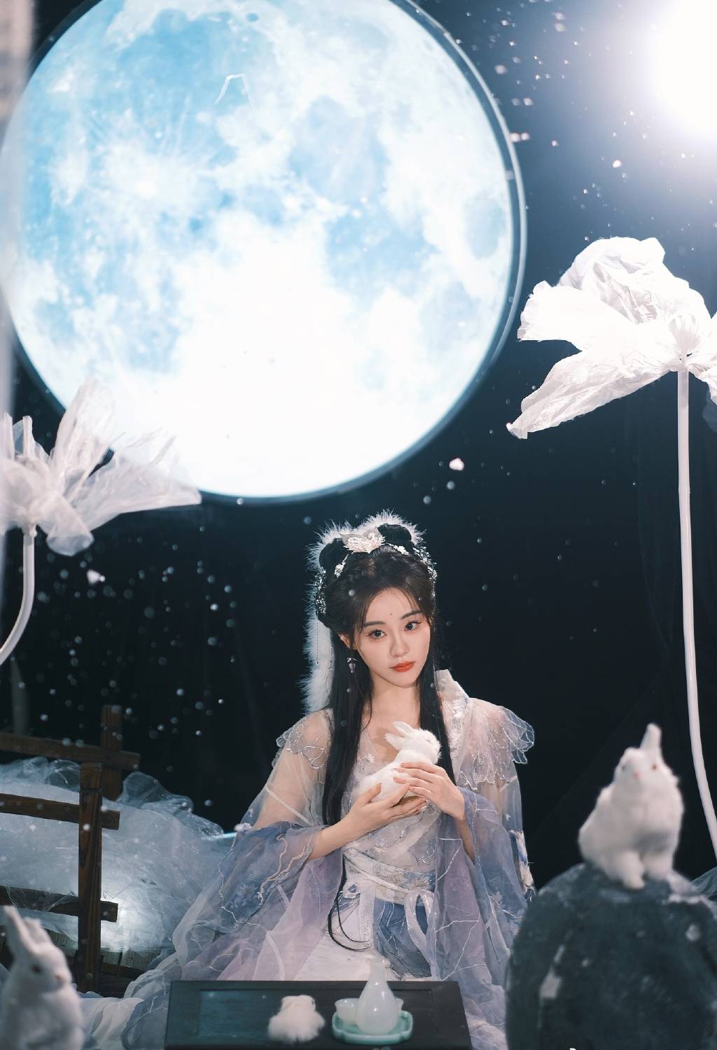 杨颖,祝绪丹和王熙然三女星扮演嫦娥,各有各的美,你喜欢哪个呢?