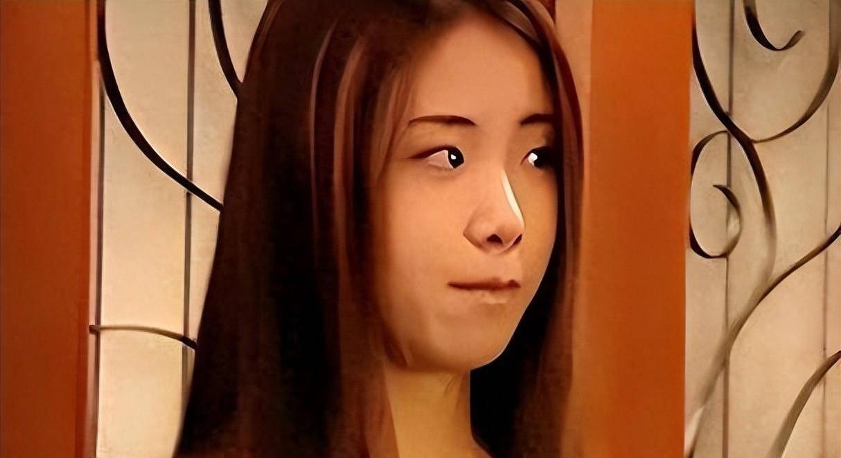 她因太漂亮被赵本山看中,却因"潜规则"被雪藏,如今37岁怎样了_曹佳睿